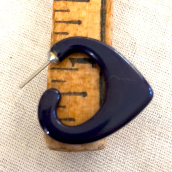 Lucite heart shaped hoop earrings hypoallergenic posts - Picture 6 of 6